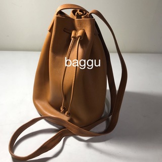 BAGGU - bagguレザー巾着ショルダーバッグの通販 by yumi's shop ...
