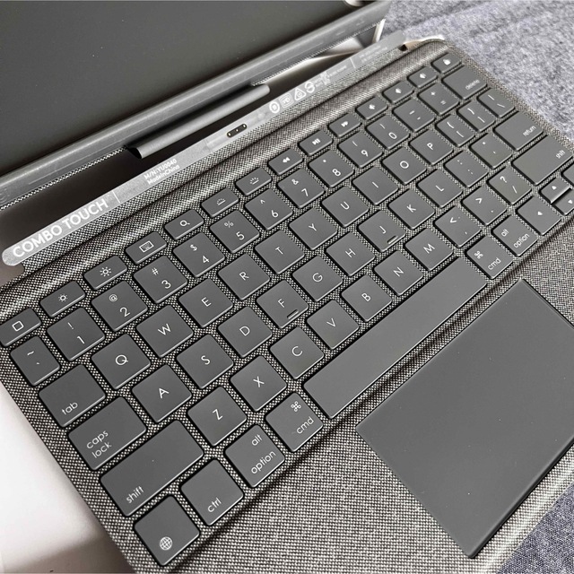 Logicool(ロジクール)のLogicool Combo Touch iPad (第７世代）美品 スマホ/家電/カメラのPC/タブレット(PC周辺機器)の商品写真