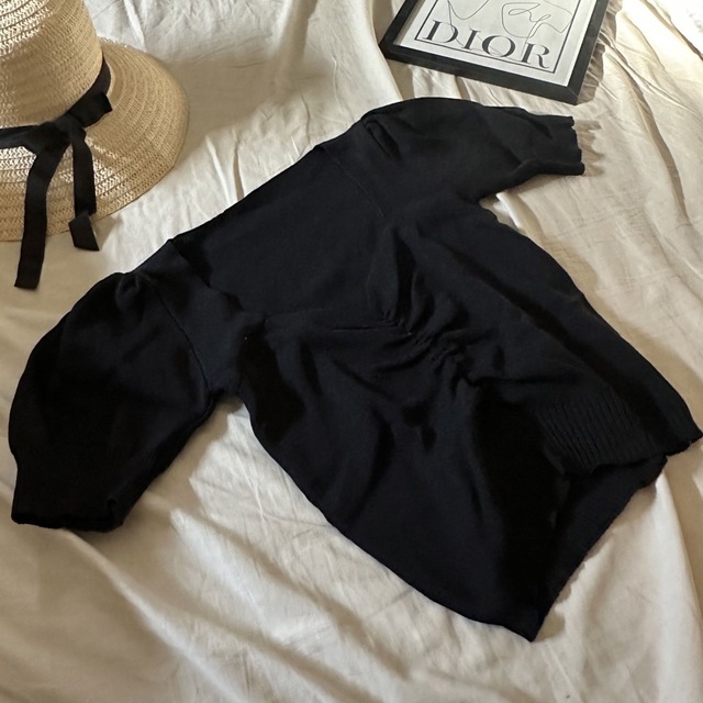 GRL(グレイル)のGRL グレイル　トップス　カットソー　tシャツ パフスリーブ ショート丈　黒 レディースのトップス(カットソー(半袖/袖なし))の商品写真