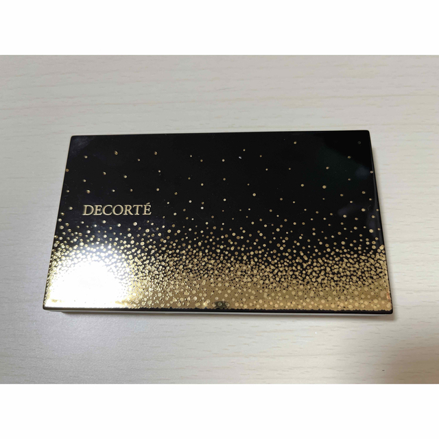 COSME DECORTE(コスメデコルテ)のコスメデコルテクリスマスコフレ 2021 コスメ/美容のベースメイク/化粧品(アイシャドウ)の商品写真