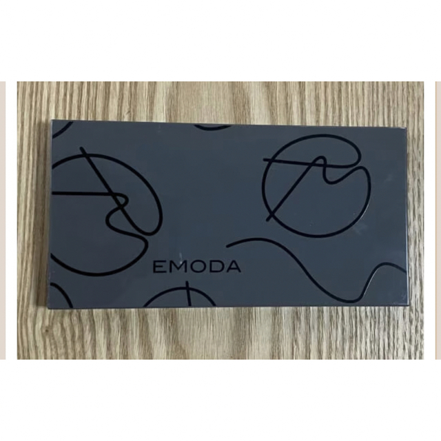 EMODA(エモダ)の超豪華フルメイクセット コスメ/美容のベースメイク/化粧品(アイシャドウ)の商品写真