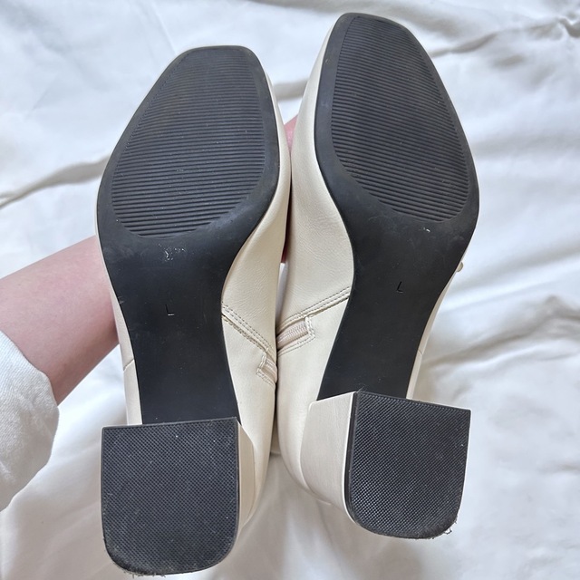 GU(ジーユー)のGU ジーユー ファインフィットスクエアトゥヒールブーツ L ホワイト レディースの靴/シューズ(ブーツ)の商品写真