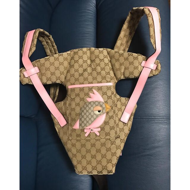 Gucci(グッチ)のなちきさま専用グッチベビー抱っこ紐とコーチトレンチコート キッズ/ベビー/マタニティの外出/移動用品(抱っこひも/おんぶひも)の商品写真