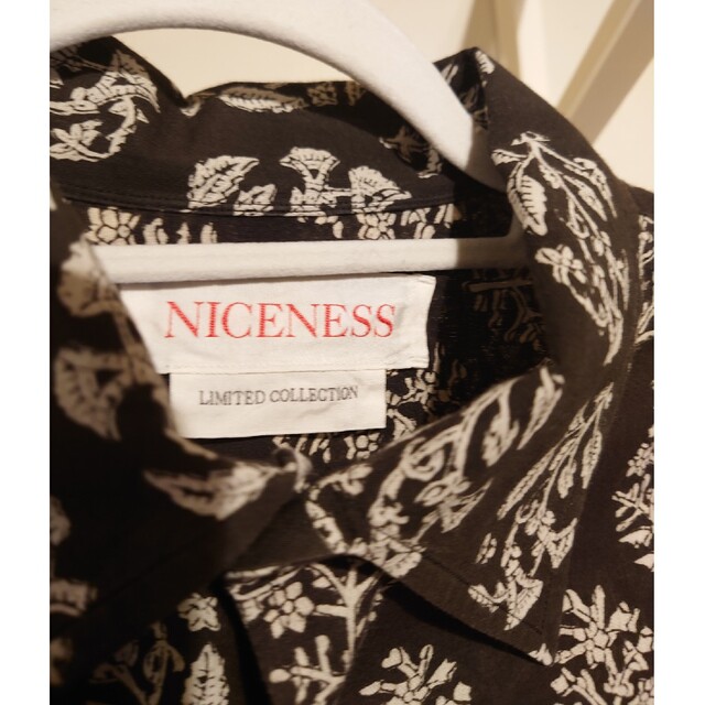 COMOLI(コモリ)のNICENESS(ナイスネス)/ ''LEE(FLOWER)''-BLACK- メンズのトップス(シャツ)の商品写真