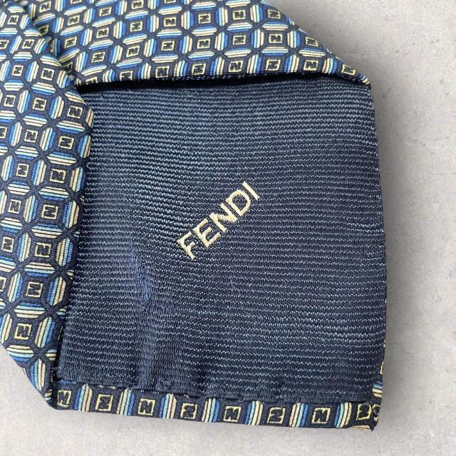 FENDI(フェンディ)の美品 FENDI フェンディ ズッカ柄 格子柄 チェック ネクタイ ブルー 青 メンズのファッション小物(ネクタイ)の商品写真