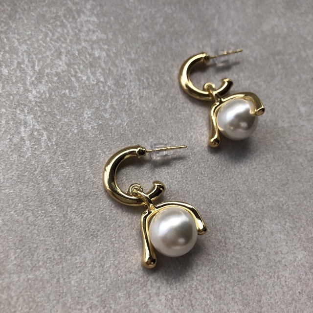 Ameri VINTAGE(アメリヴィンテージ)のN-216 classical gold×perl  pierce レディースのアクセサリー(ピアス)の商品写真