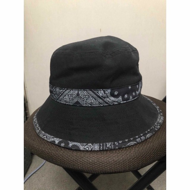 ブラック　ペイズリー　バケットハット　Mサイズ メンズの帽子(ハット)の商品写真