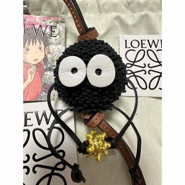 LOEWE(ロエベ)の超レア 新品★LOEWE ジブリ ススワタリ チャーム 千と千尋の神隠し ロエベ レディースのアクセサリー(チャーム)の商品写真