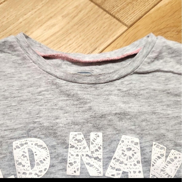 Old Navy(オールドネイビー)のOLD NAVY オールドネイビー 半袖 Tシャツ 90サイズ グレー ロゴ キッズ/ベビー/マタニティのキッズ服女の子用(90cm~)(Tシャツ/カットソー)の商品写真