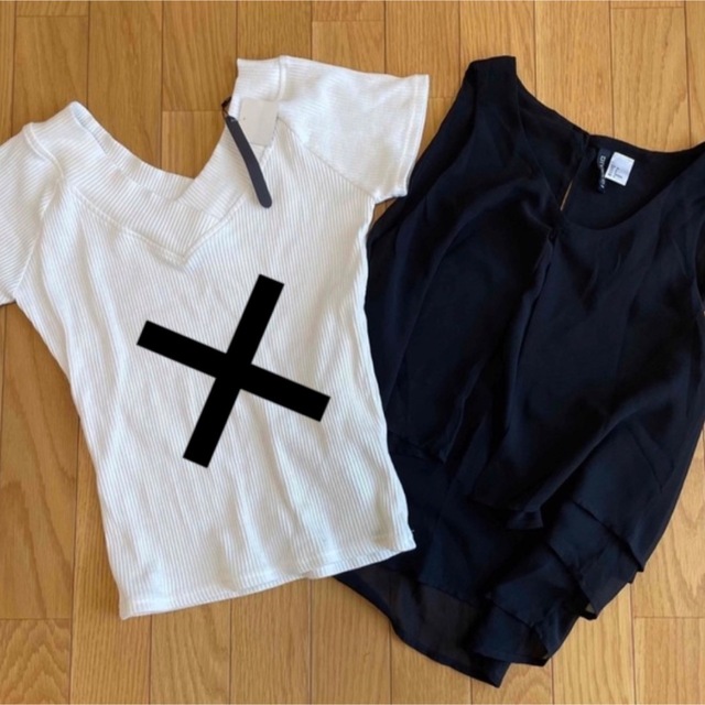 H&M(エイチアンドエム)のH&M【新品未使用】トップス レディースのトップス(Tシャツ(半袖/袖なし))の商品写真