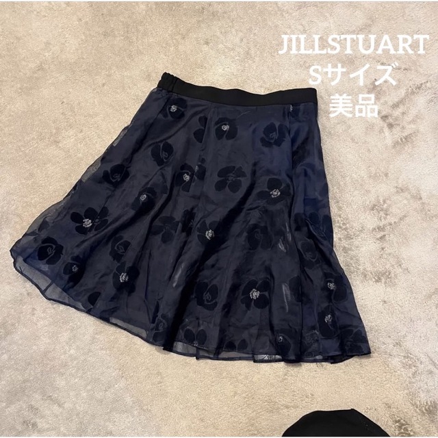 JILLSTUART(ジルスチュアート)のジルスチュアート　花柄　ミニスカート　ブラック　黒　Sサイズ レディースのスカート(ミニスカート)の商品写真