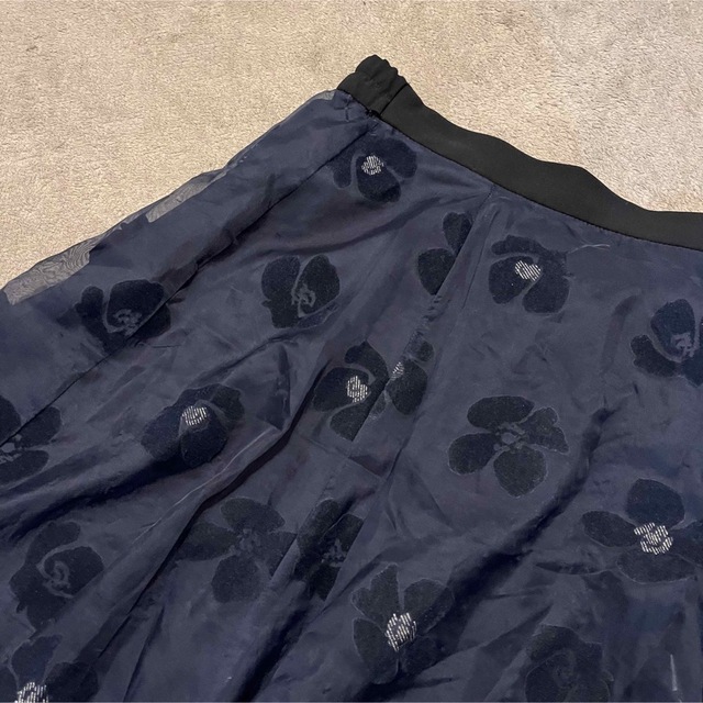 JILLSTUART(ジルスチュアート)のジルスチュアート　花柄　ミニスカート　ブラック　黒　Sサイズ レディースのスカート(ミニスカート)の商品写真