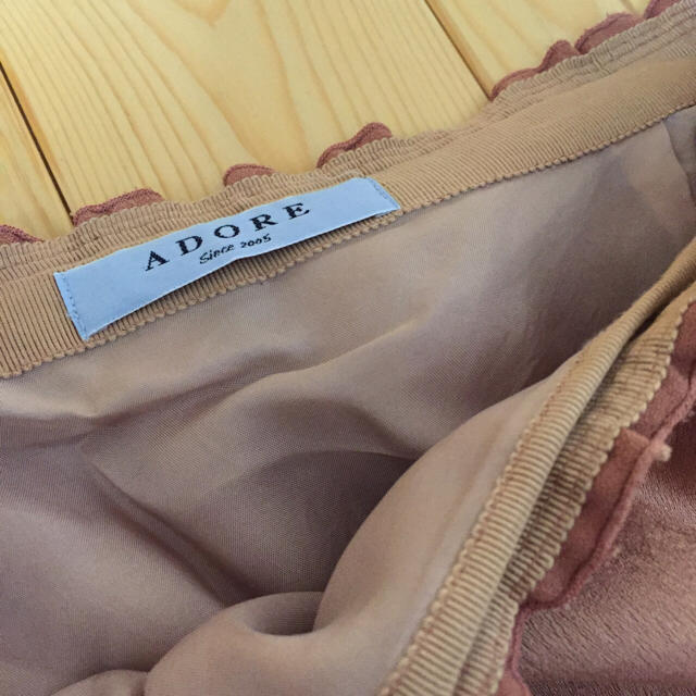 ADORE(アドーア)のADORE スモーキーなお色のスカート レディースのスカート(ひざ丈スカート)の商品写真