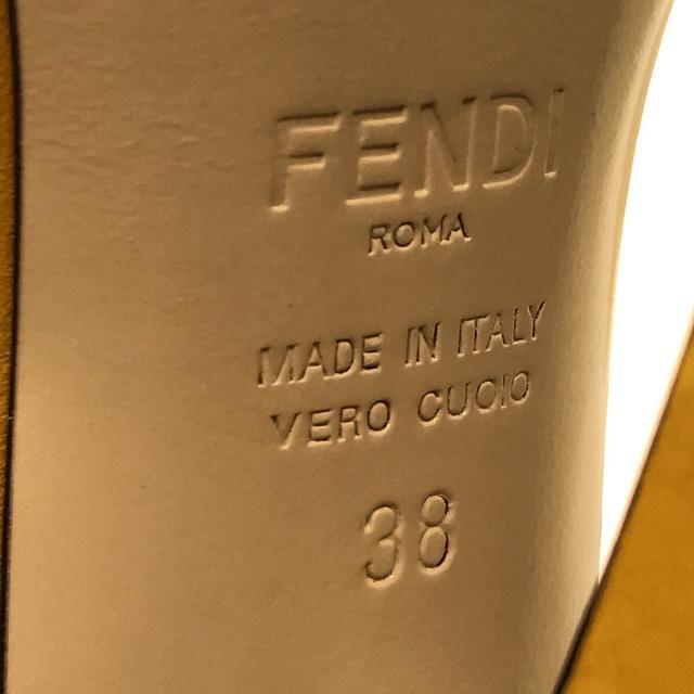 FENDI(フェンディ)の【新品】  FENDI / フェンディ | ヌバック レザー スクエアトゥ バックジップ ヒール アンクルブーツ 箱付き | 38 | イエロー | レディース レディースの靴/シューズ(ブーツ)の商品写真