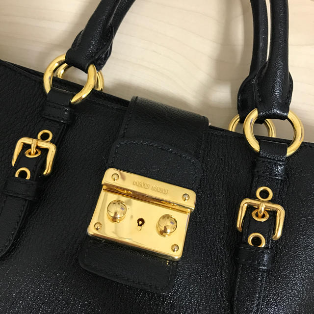 miumiu(ミュウミュウ)のmiumiu マドラスバッグ レディースのバッグ(ハンドバッグ)の商品写真