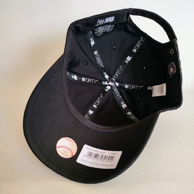 NEW ERA(ニューエラー)の【新品】 ニューエラ MLB NY ヤンキース メタルロゴ（黒） メンズの帽子(キャップ)の商品写真