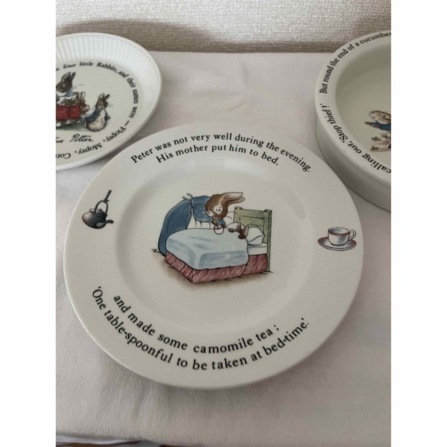 WEDGWOOD(ウェッジウッド)のWEDGEWOOD PETERRABBIT 3枚セット 旧刻印 インテリア/住まい/日用品のキッチン/食器(食器)の商品写真