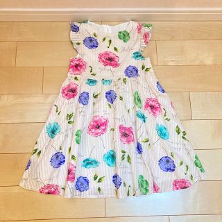 ベベ(BeBe)のBEBE ベベ　カラフルフラワーワンピース　120cm ピンク(ワンピース)