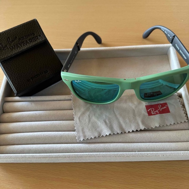 Ray-Ban(レイバン)の専用レア色　美品　RB4105 ウェイファーラーフォールディング　 メンズのファッション小物(サングラス/メガネ)の商品写真