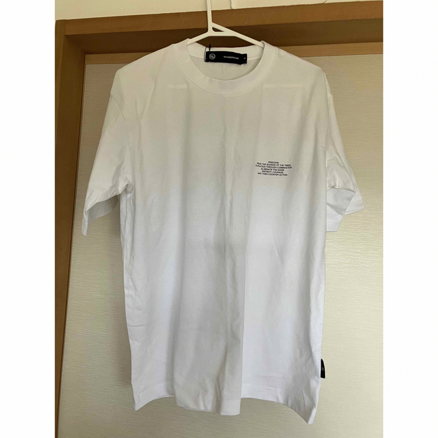 GU(ジーユー)のジーユー　UNDERCOVER メンズ　Tシャツ メンズのトップス(Tシャツ/カットソー(半袖/袖なし))の商品写真