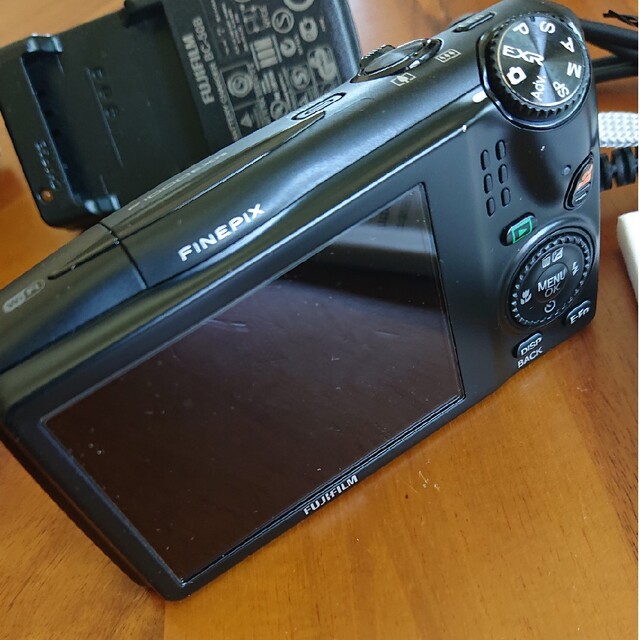 ファインピックス F1000EXR ブラック(1台) スマホ/家電/カメラのカメラ(コンパクトデジタルカメラ)の商品写真