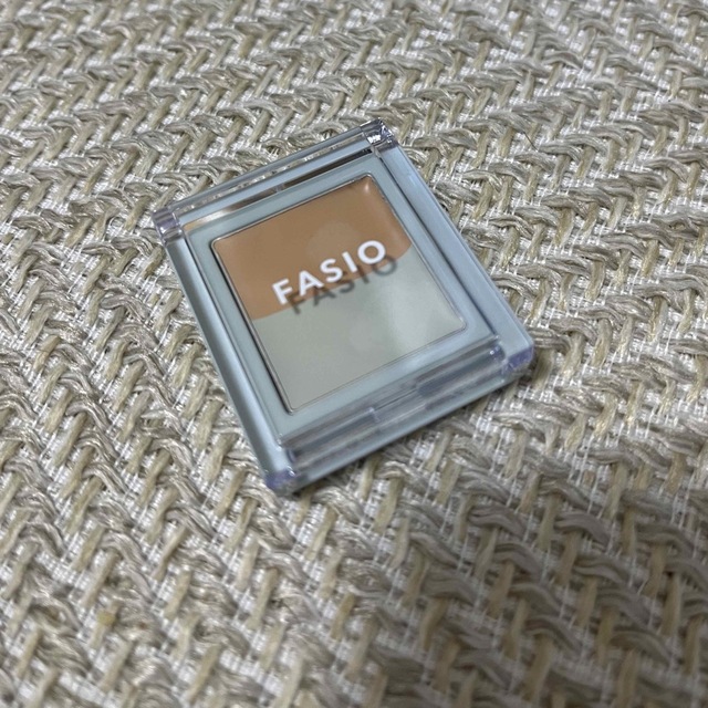 Fasio(ファシオ)のファシオ　エアリーステイコンシーラー01 コスメ/美容のベースメイク/化粧品(コンシーラー)の商品写真