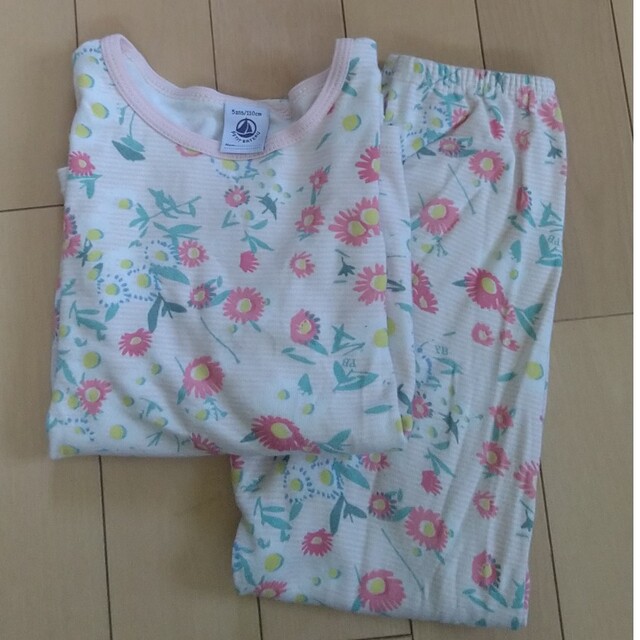 PETIT BATEAU(プチバトー)のPETIT BATEAU　パジャマ　5ans 110 キッズ/ベビー/マタニティのキッズ服女の子用(90cm~)(パジャマ)の商品写真