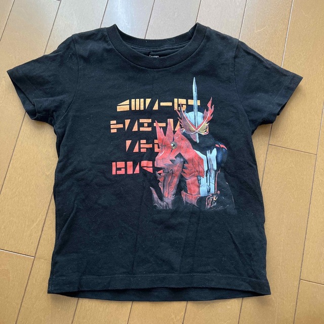 Design Tshirts Store graniph(グラニフ)のグラニフ　Tシャツ　半袖　仮面ライダー　セイバー　110 キッズ/ベビー/マタニティのキッズ服男の子用(90cm~)(Tシャツ/カットソー)の商品写真