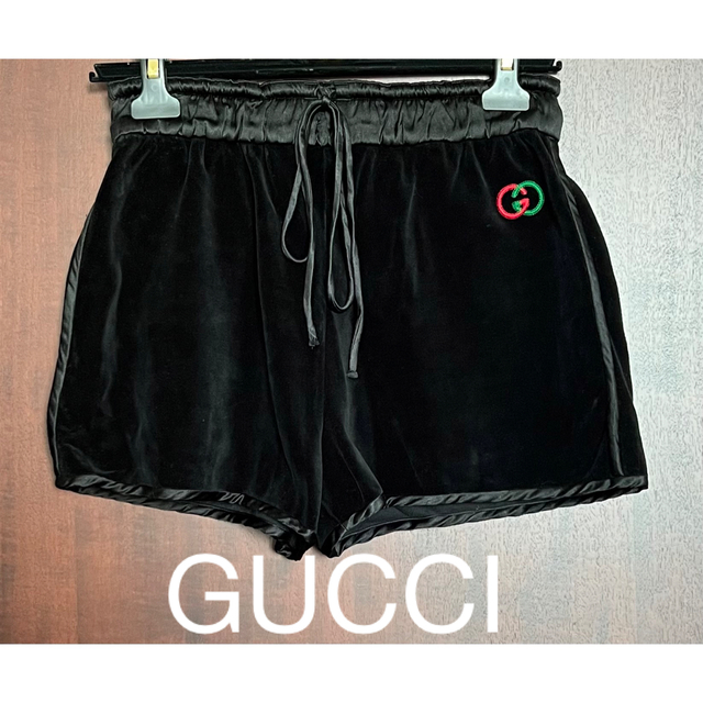 Gucci(グッチ)のGUCCI グッチ　ショートパンツ　黒 レディースのパンツ(ショートパンツ)の商品写真