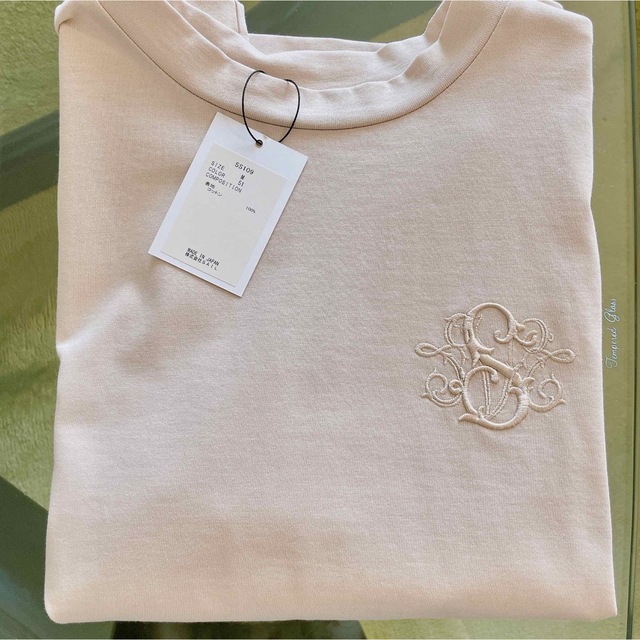 新品】SVT刺繍Tシャツ(ベージュ) 新品】SVT刺繍Tシャツ(ベージュ)