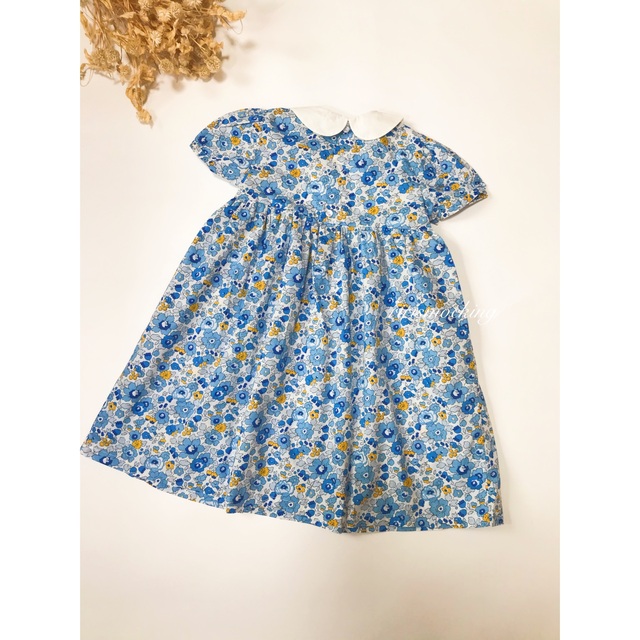 再入荷　ブルー　小花柄　リボン　スモッキング　ワンピース　ボンポワン   好き キッズ/ベビー/マタニティのキッズ服女の子用(90cm~)(ワンピース)の商品写真