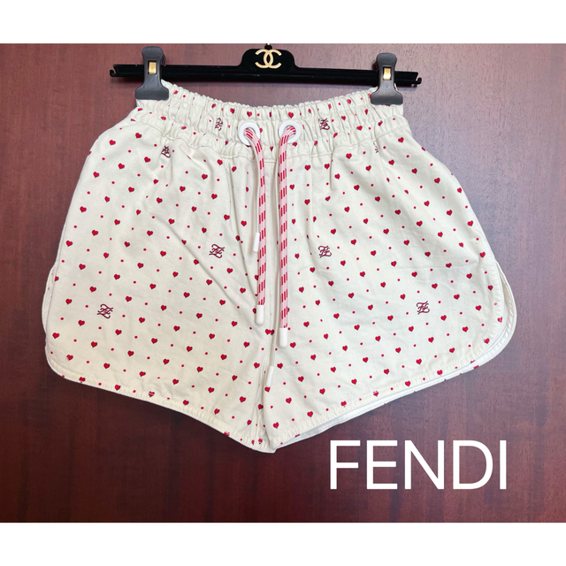 美品    FENDI  ショートパンツ　36