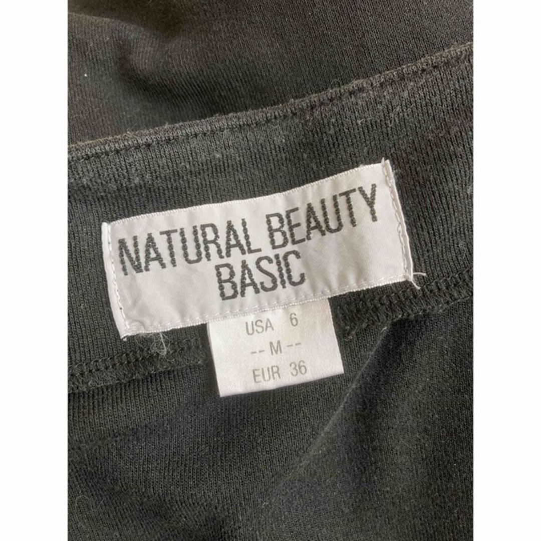 NATURAL BEAUTY BASIC(ナチュラルビューティーベーシック)のNATURAL BEAUTY BASIC 黒　カットソー　ナチュラルビューティー レディースのトップス(カットソー(半袖/袖なし))の商品写真