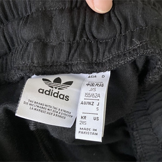 adidas(アディダス)の【美品】adidasショートパンツ　ロゴ　カラフル レディースのパンツ(ショートパンツ)の商品写真