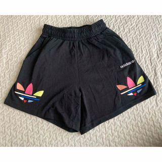 アディダス(adidas)の【美品】adidasショートパンツ　ロゴ　カラフル(ショートパンツ)