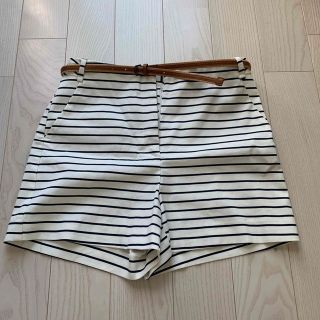 ザラ(ZARA)のZARAネイビーストライプ　ショートパンツ　新品未使用　ベルト付(ショートパンツ)