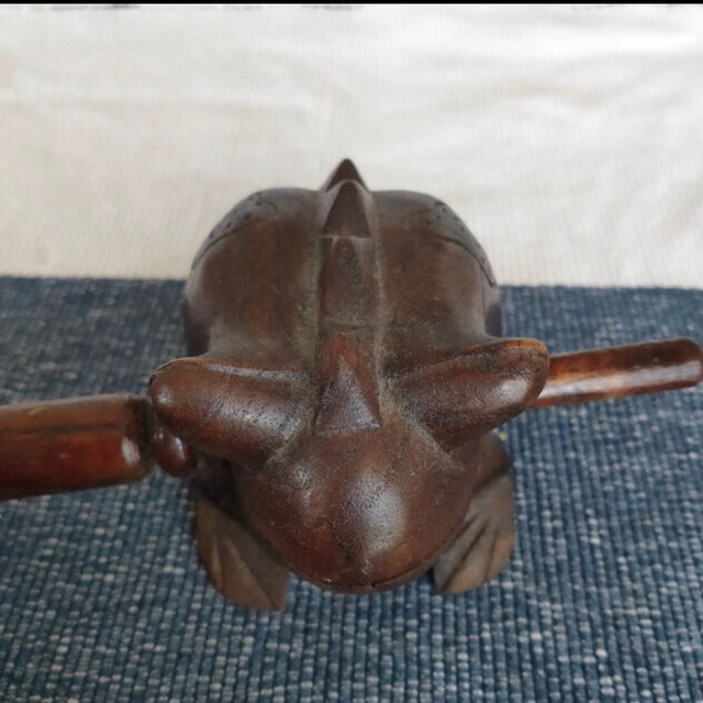 バリ島 土産 木製 カエル 楽器 置物の通販 by 一年の半分は バリ島 土産 木製 カエル 楽器 置物の通販 by 一年の半分は