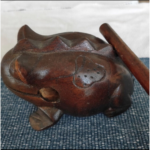 バリ島 土産 木製 カエル 楽器 置物の通販 by 一年の半分は バリ島 土産 木製 カエル 楽器 置物の通販 by 一年の半分は