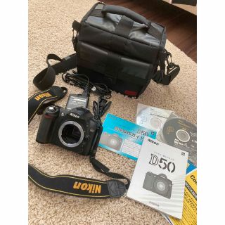 ニコン(Nikon)のNikon D50 美品　バッグや充電器　説明書付き(デジタル一眼)