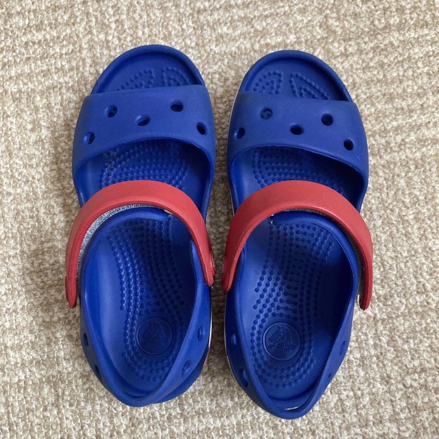 crocs(クロックス)の【美品】クロックス サンダル 18cm キッズ/ベビー/マタニティのキッズ靴/シューズ(15cm~)(サンダル)の商品写真