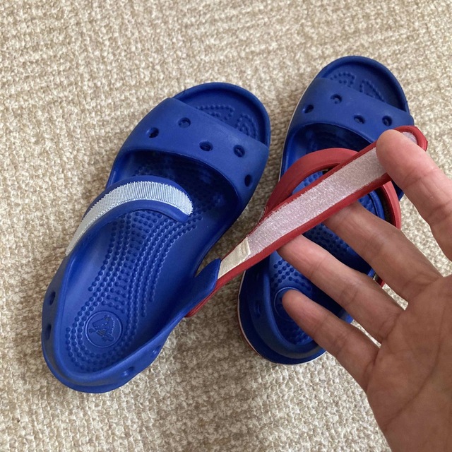 crocs(クロックス)の【美品】クロックス サンダル 18cm キッズ/ベビー/マタニティのキッズ靴/シューズ(15cm~)(サンダル)の商品写真