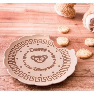 ディズニー(Disney)の☆4点セット☆ダッフィー Q-pot. バッグチャーム3点&クッキートレイ(食器)