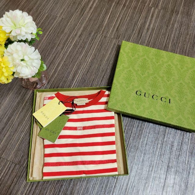 Gucci - GUCCI タグ付き ボーダー ロゴ Tシャツ 可愛い プレゼント