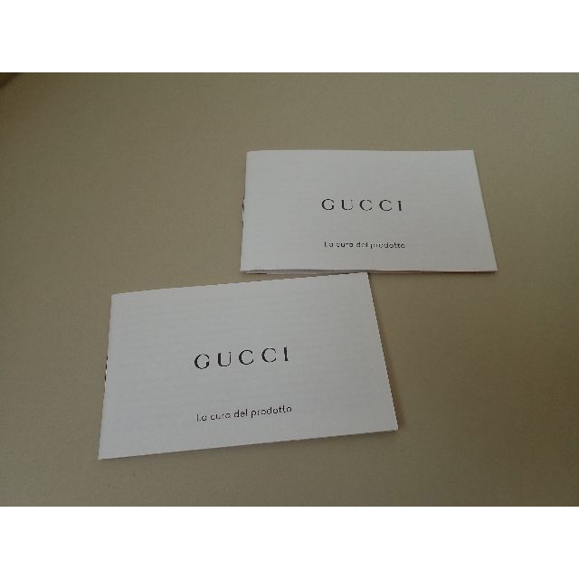 Gucci(グッチ)のグッチのバッグの専用箱のみ　緑色グリーン柄入り　取扱説明書2冊も同梱します インテリア/住まい/日用品の収納家具(ケース/ボックス)の商品写真