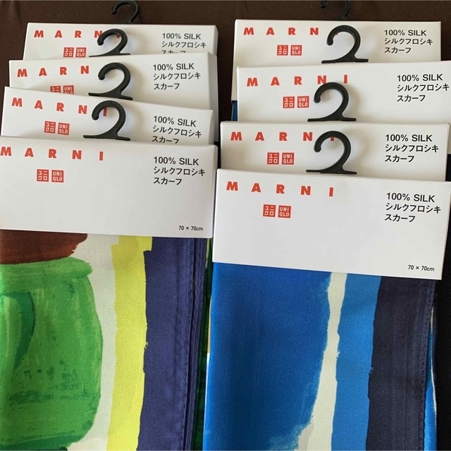 UNIQLO(ユニクロ)のマルニ　シルク　スカーフ　シルクフロシキ　枕カバー　ユニクロ レディースのファッション小物(バンダナ/スカーフ)の商品写真