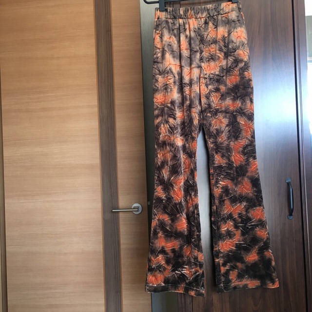 moussy(マウジー)のMOUSSY VELVET TIE DYE パンツ サイズ1 レディースのパンツ(カジュアルパンツ)の商品写真