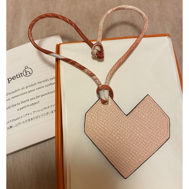新品 HERMES エルメス プティアッシュ Petith ハート チャーム - チャーム 新品 HERMES エルメス プティアッシュ Petith ハート チャーム - チャーム