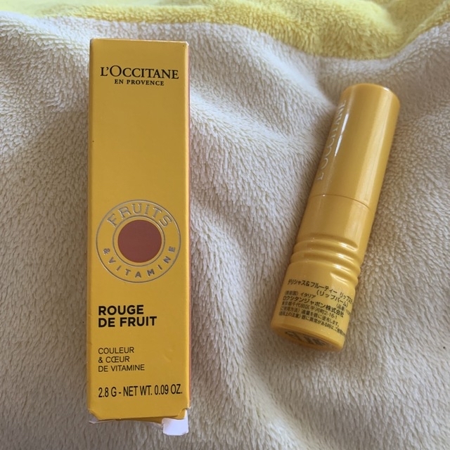 L'OCCITANE(ロクシタン)のロクシタン デリシャス＆フルーティーリップスティック010 コスメ/美容のスキンケア/基礎化粧品(リップケア/リップクリーム)の商品写真