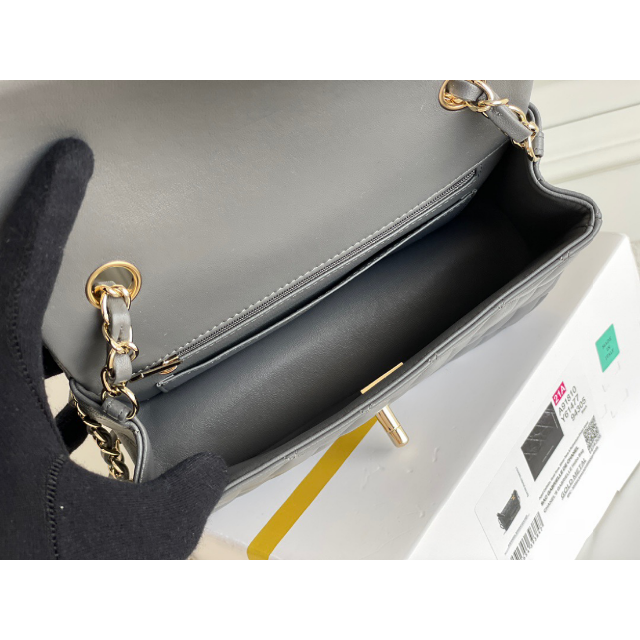 シャネル 22A グレー ミニマトラッセ ラムスキン 即発送★ シャネル 22A グレー ミニマトラッセ ラムスキン 即発送