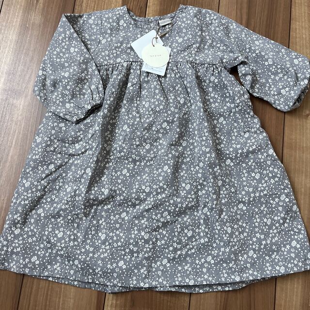 tete a tete(テータテート)のteteatete 花柄ワンピース【新品】 キッズ/ベビー/マタニティのキッズ服女の子用(90cm~)(ワンピース)の商品写真